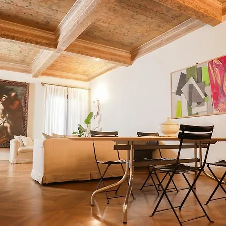 Ht - Casa Del Pittore In Piazza Delle Erbe