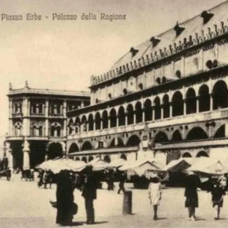Ht - Casa Del Pittore In Piazza Delle Erbe Lägenhet