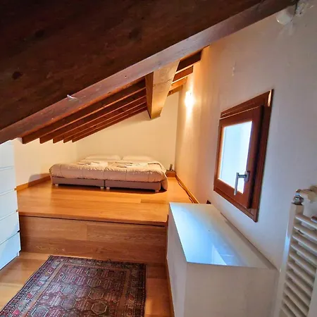 Ht - Casa Dell'artista In Piazza Delle Erbe Apartman