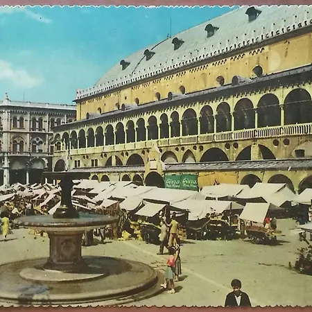 Ht - Casa Dell'artista In Piazza Delle Erbe Apartman *